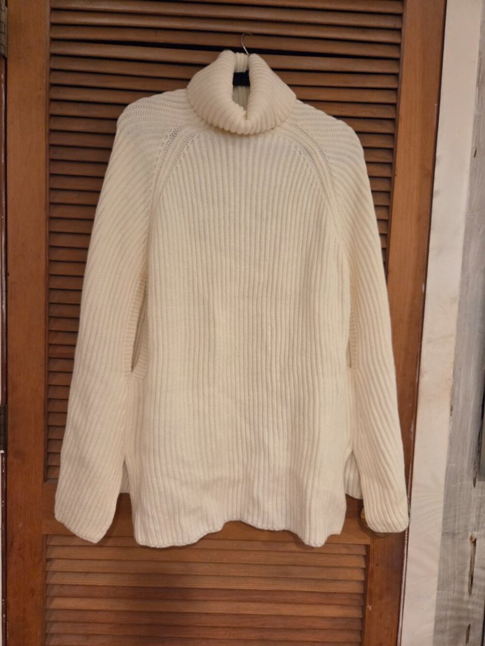 Sweater cape/poncho